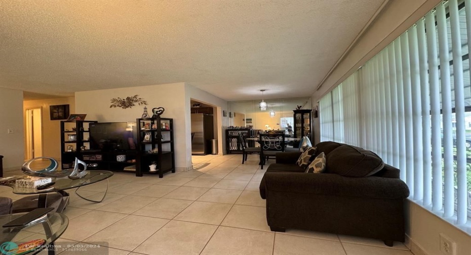 LIVING/FAMILY ROOM