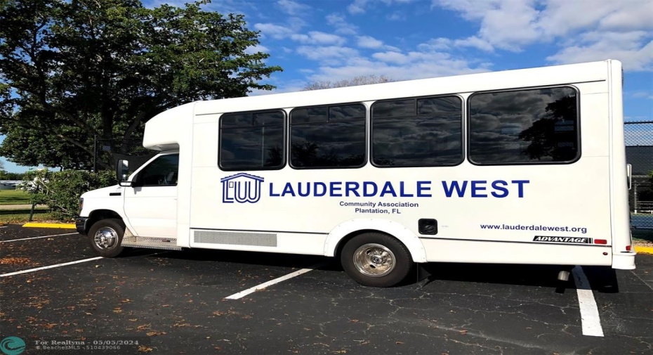 CURTOSEY BUS