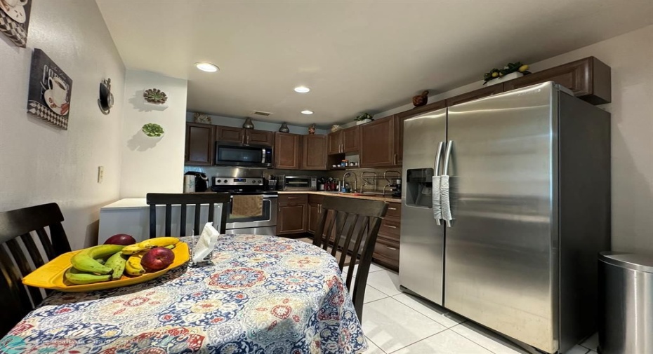 EATH IN KITCHEN