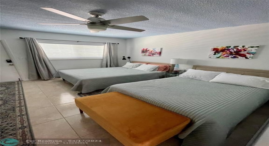 2 Queen Size beds