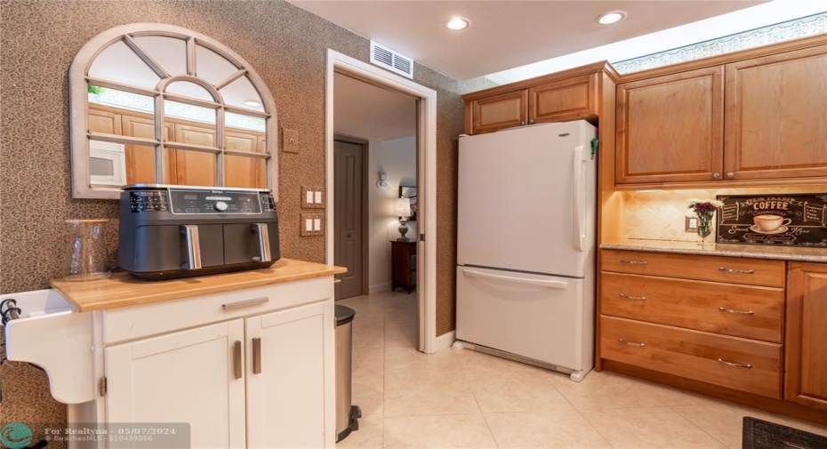 Lots of cabinets