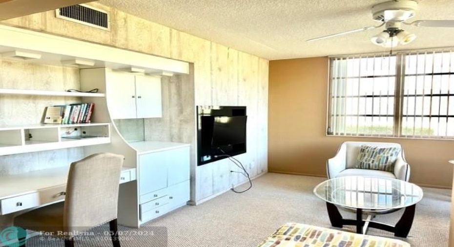 other side of den 3rd bedroom