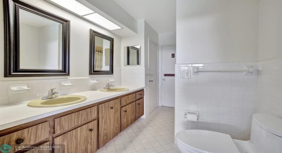 Bathroom for Bedrooms & Pool