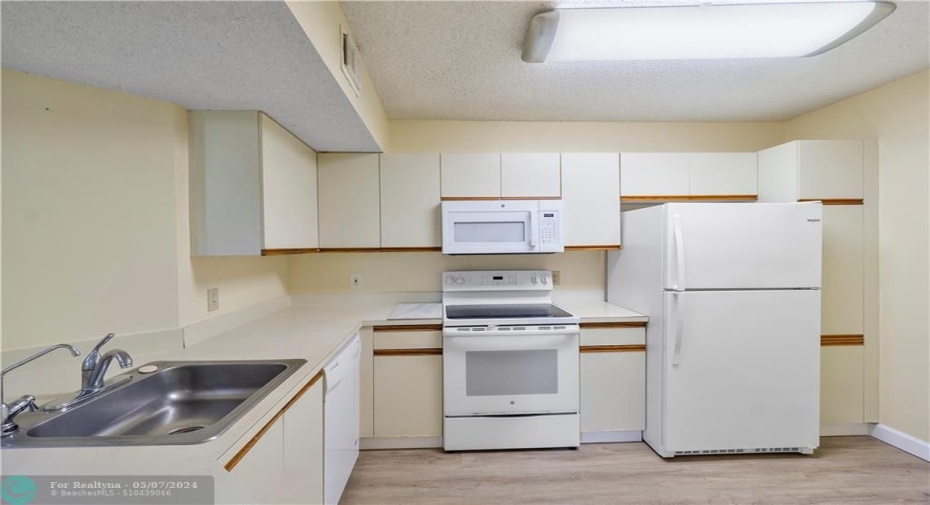 LOTS OF CABINETS IN KITCHEN