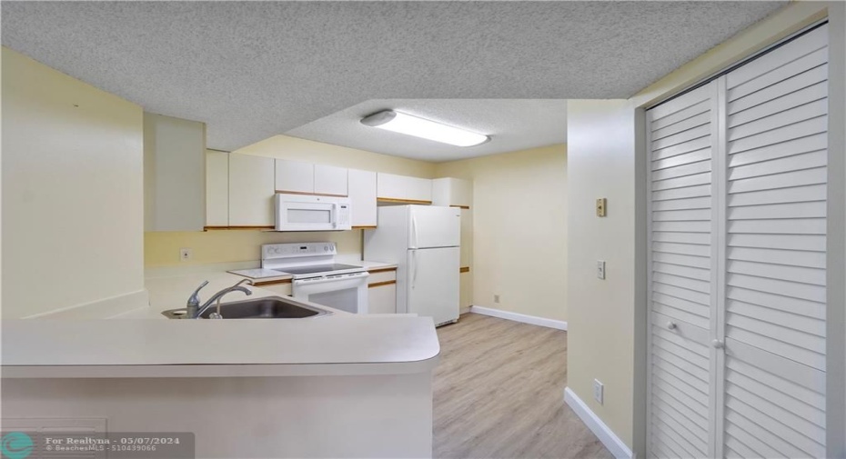 ROOM FOR A KITCHEN TABLE