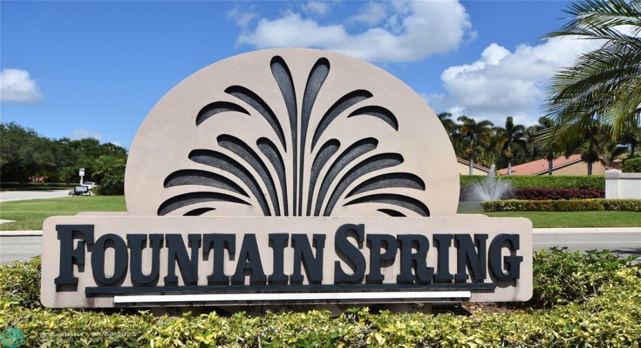 FOUNTAIN SPRING CLUBHOUSE with heated pool, hot tub, kiddie pool, picnic area & bar-b-q