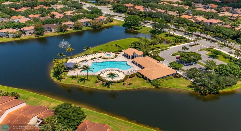 FOUNTAIN SPRING CLUBHOUSE with heated pool, hot tub, kiddie pool, picnic area & bar-b-q