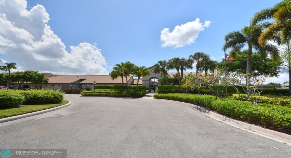 FOUNTAIN SPRING CLUBHOUSE with heated pool, hot tub, kiddie pool, picnic area & bar-b-q