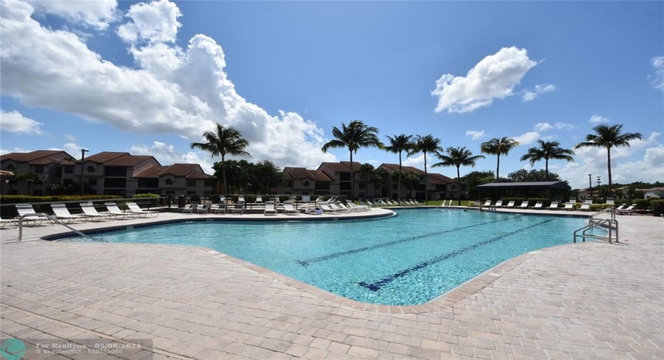 FOUNTAIN SPRING CLUBHOUSE with heated pool, hot tub, kiddie pool, picnic area & bar-b-q