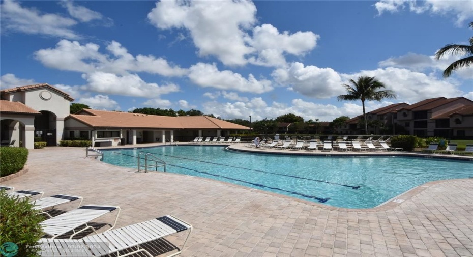 FOUNTAIN SPRING CLUBHOUSE with heated pool, hot tub, kiddie pool, picnic area & bar-b-q