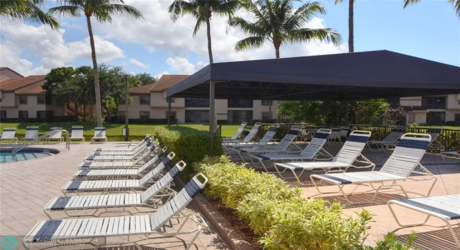 FOUNTAIN SPRING CLUBHOUSE with heated pool, hot tub, kiddie pool, picnic area & bar-b-q