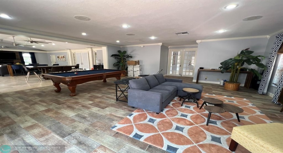 Clubhouse with sitting area, Pool table