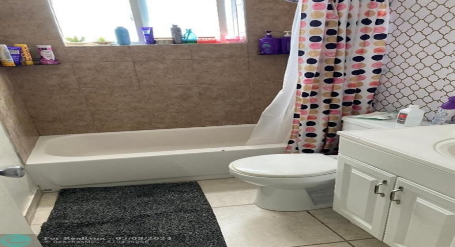 hall bath with tub