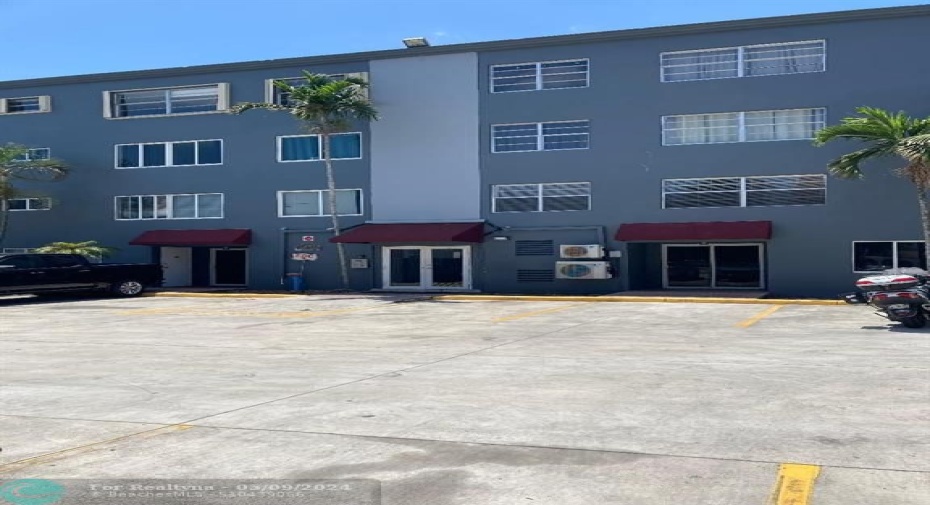 only 4 units per floor