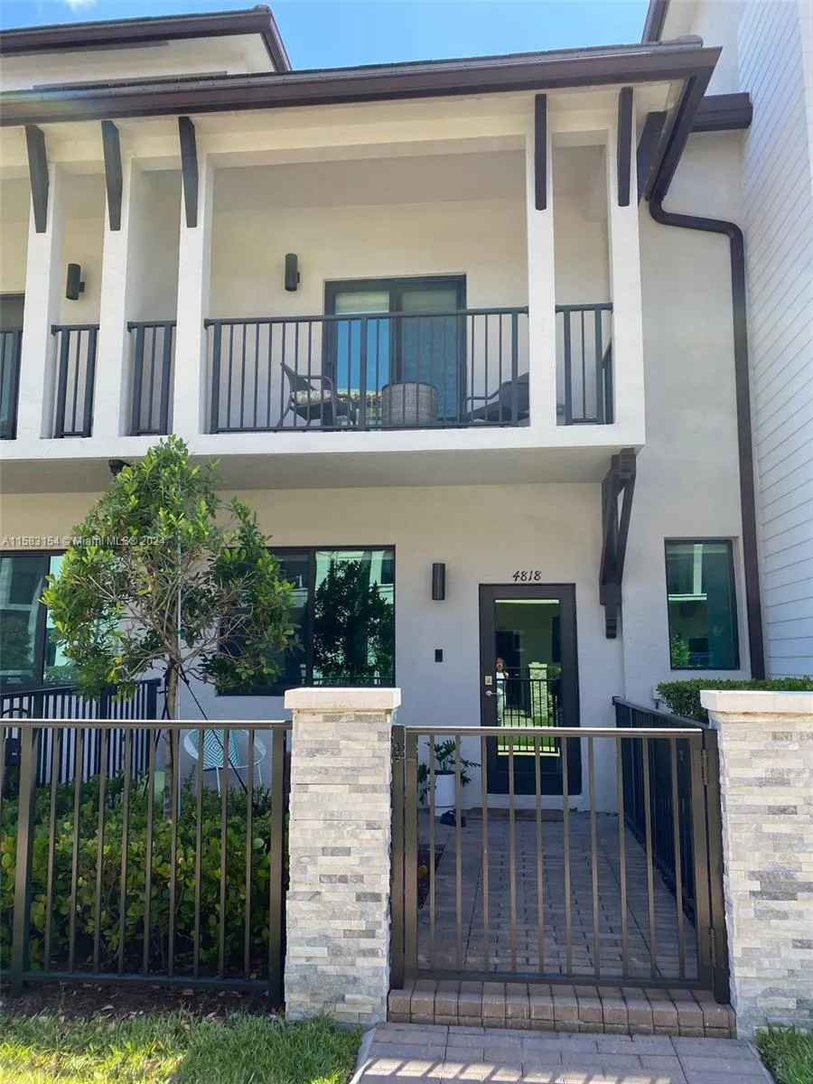 4818 NW 83 Path