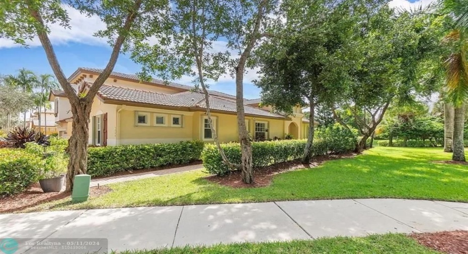 This villa is a corner end unit with a large side garden