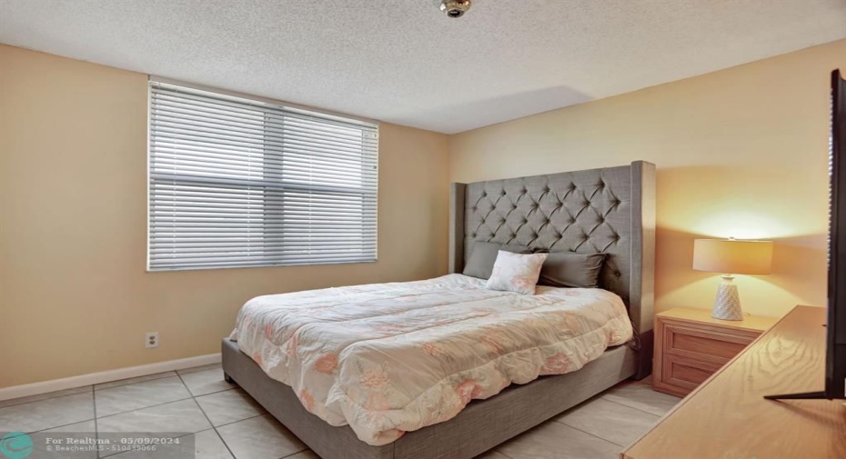 GUEST BEDROOM 11'9