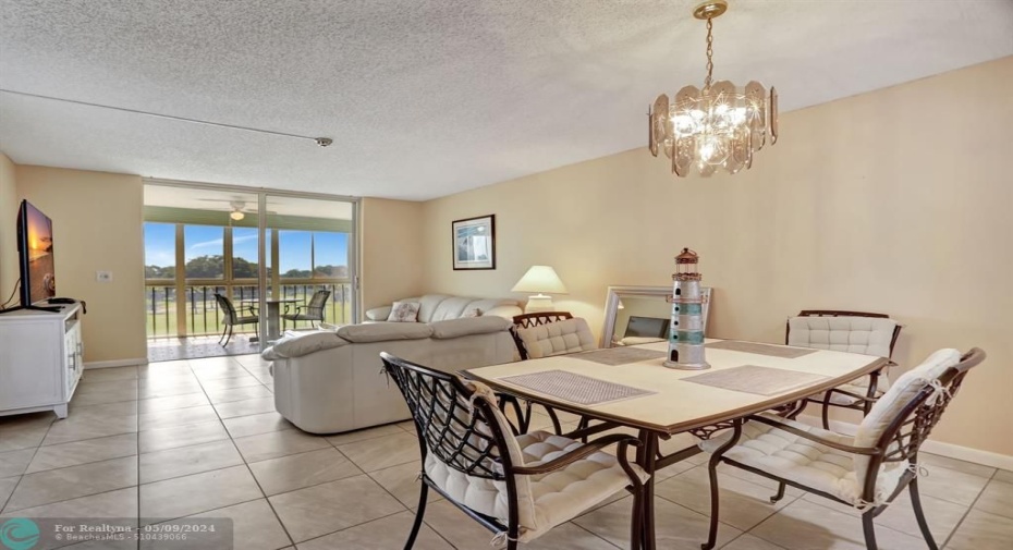 LARGE LIVING ROOM DINING AREA  20'7