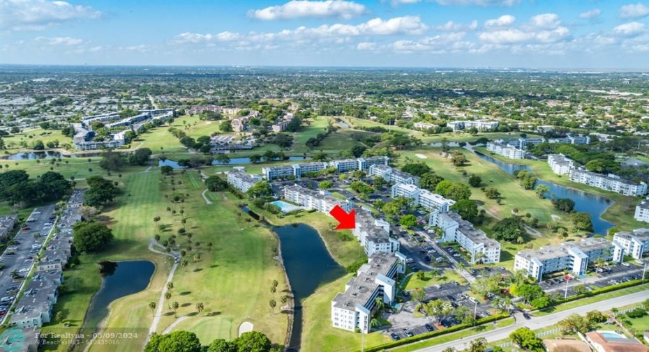 LAKE AND GOLF VIEW