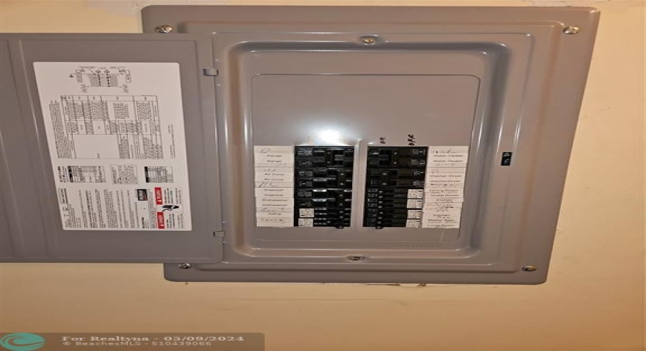 ELECTRIC PANEL REPLACED. COPPER WIRING IN CONDO UNIT.