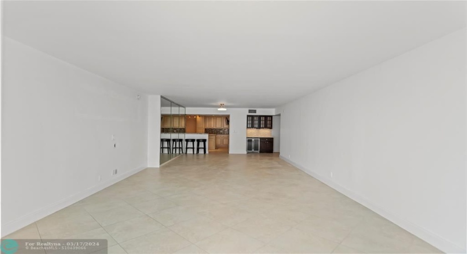 FAMILY ROOM/DINING ROOM
