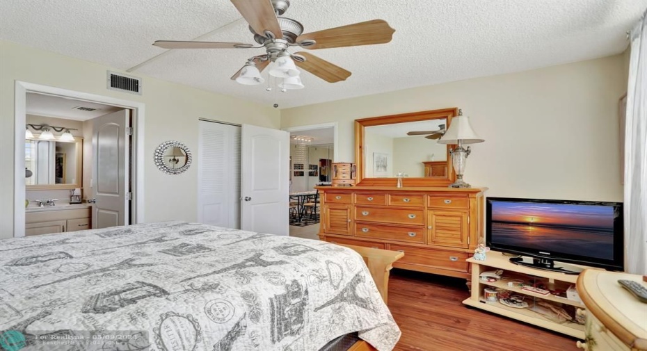 FURNITURE NEGOTIABLE. BIG MAIN BEDROOM. LIGHT AND BRIGHT