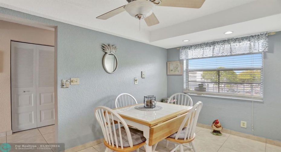 SPACIOUS EAT IN KITCHEN