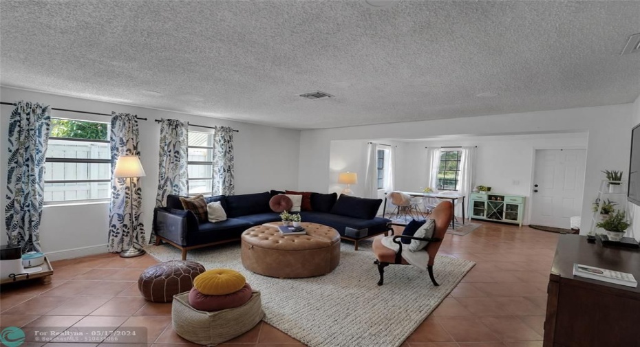 LIVING/DINING ROOM