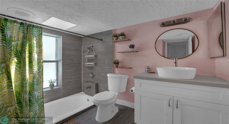MASTER ENSUITE UPDATED W/ NEW IMPACT SKYLIGHT!
