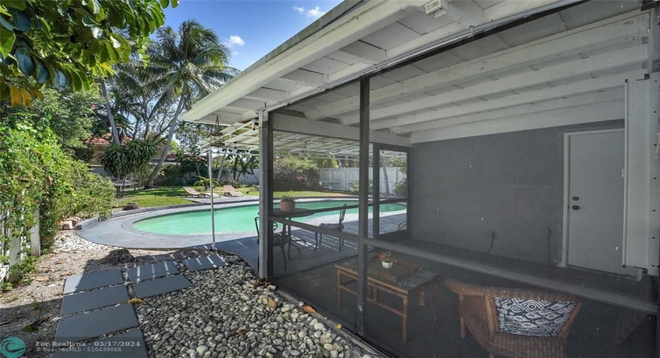 SIDE OF 1022 NE 34 CT - SCREENED-IN PATIO