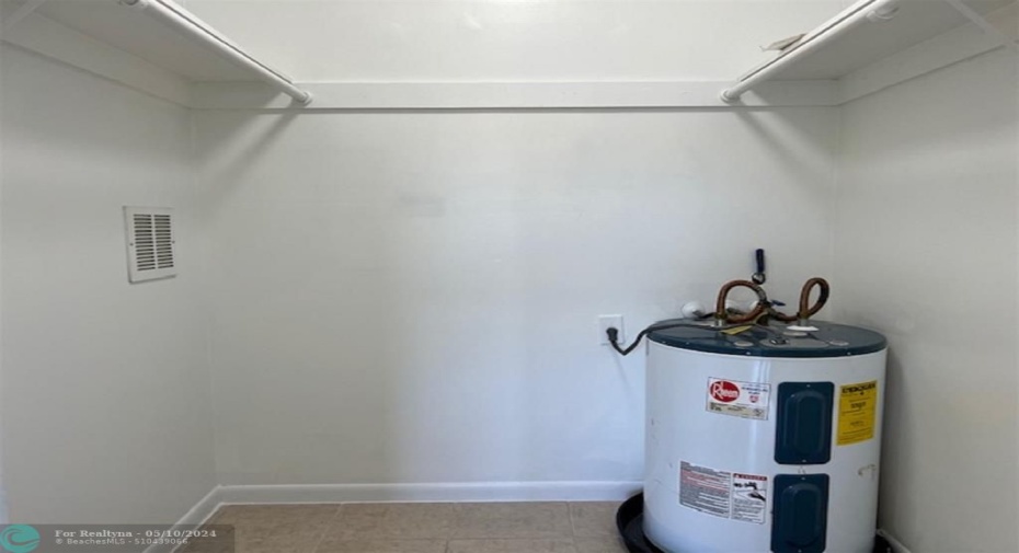 Bedroom Walk In Closet