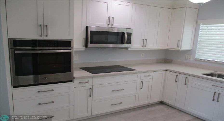 Beautiful Kitchen with SS Appliances.