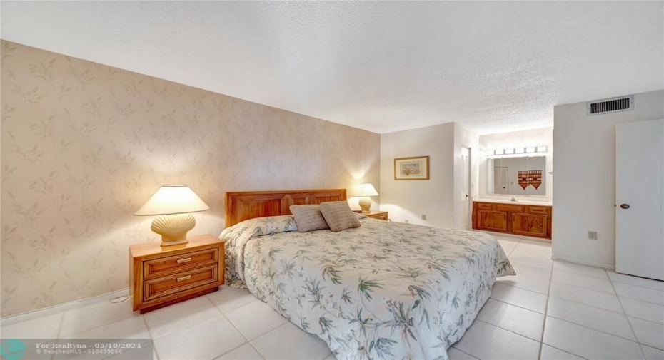 Huge Master Bedroom and Bathroom Vanity