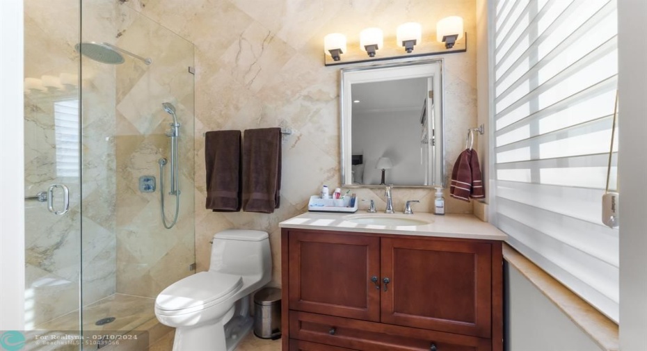 1st floor ensuite bath