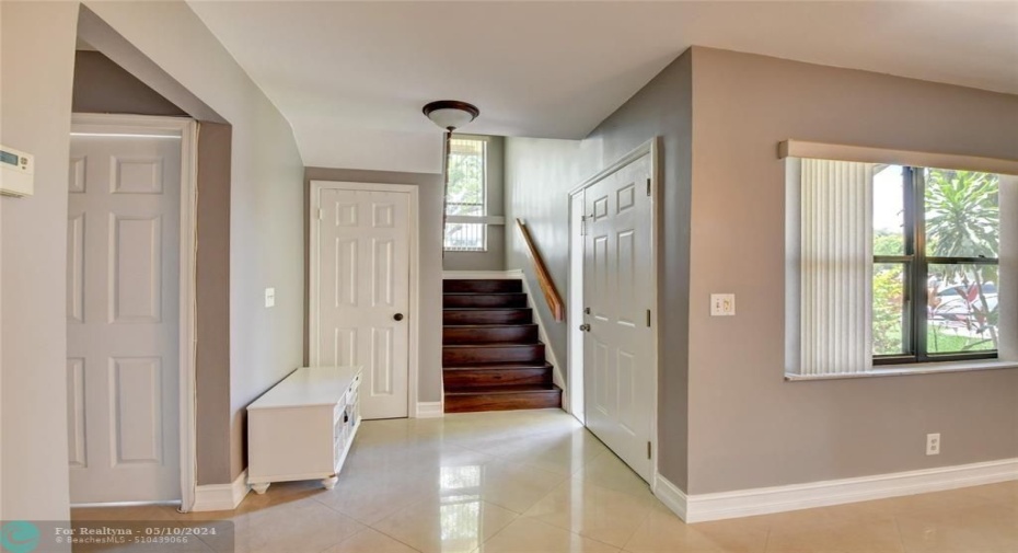 Lots of natural light, large porcelain tile in first floor