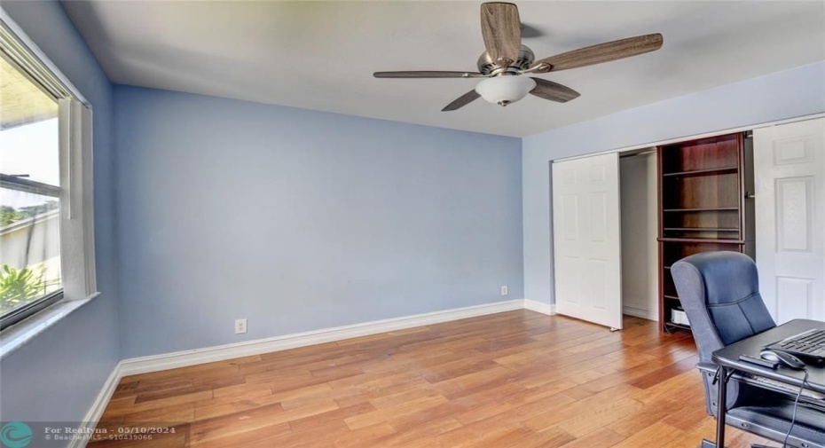 Third bedroom with new fan