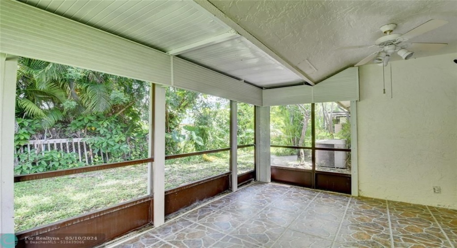 oversized screened patio
