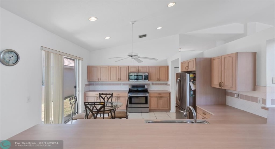 Eat in kitchen and countertop dining