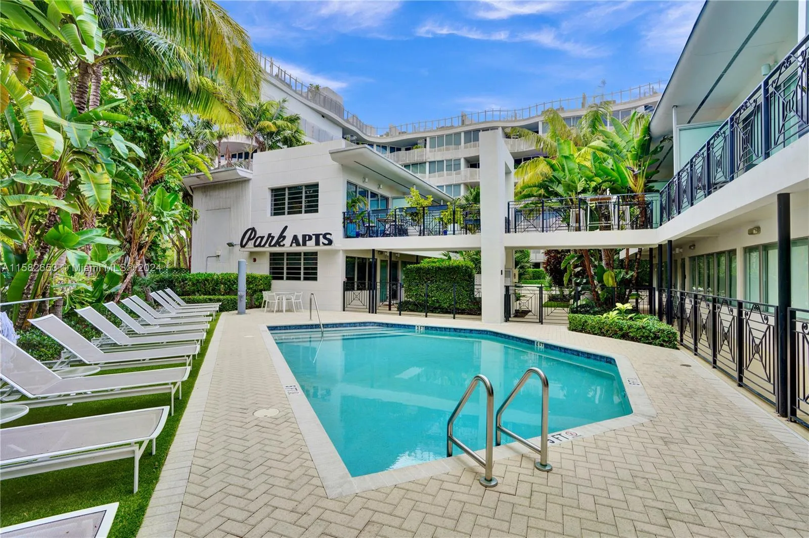 Park Villa Pool