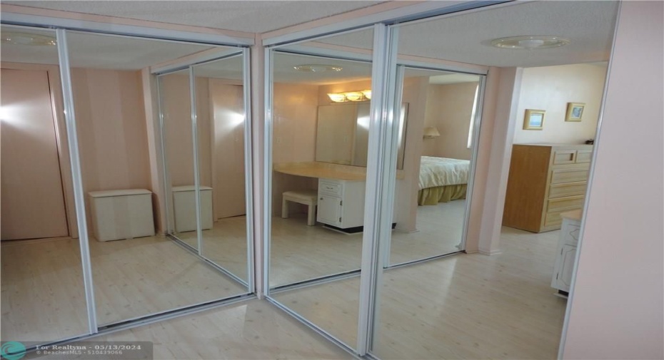 CLOSETS GALORE/DRESSING AREA