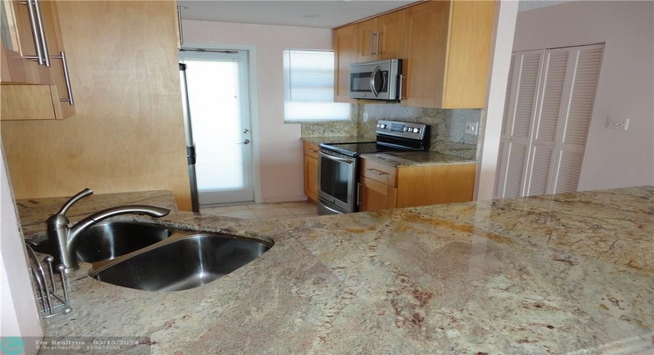 OPEN KITCHEN W/ GRANITE COUNTERS