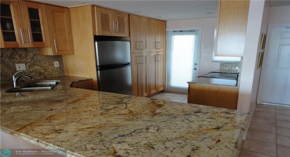 KITCHEN W/SS APPLIANCES