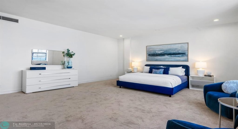 Massive Guest Bed or Second Master Bedroom