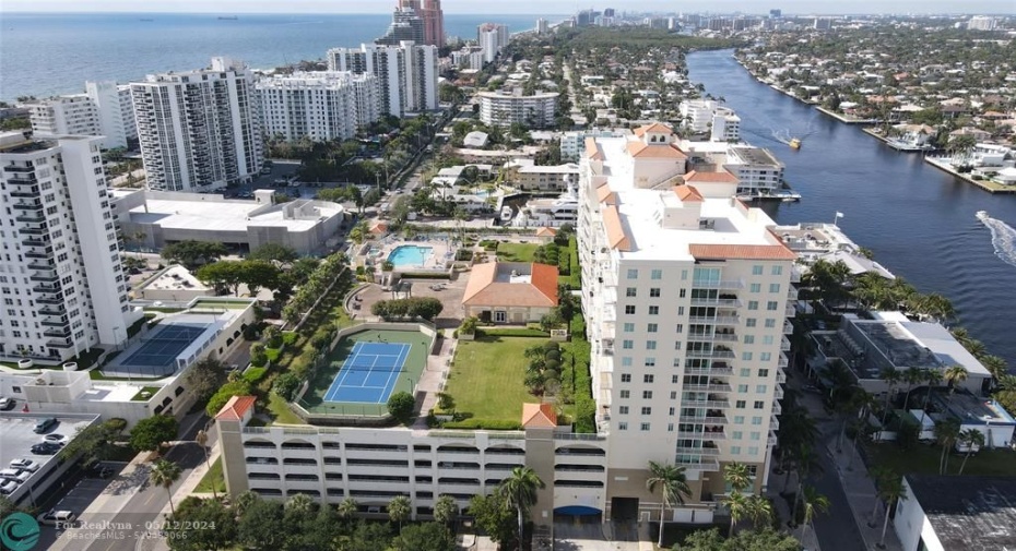 Building nestled beween the ocean and intercoastal waterway