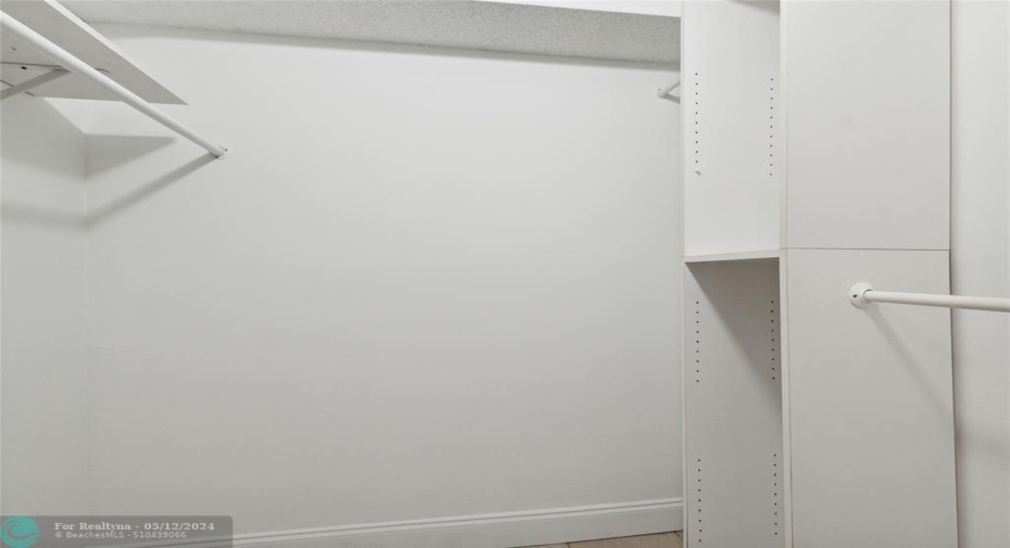 Bedroom has 2 walk in closets