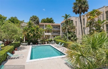 Boutique community in great central Plantation location
