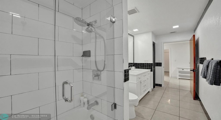 Cabana Bathroom 3