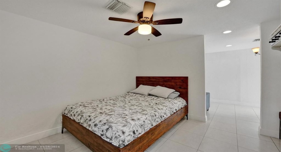 Guest house bedroom 1
