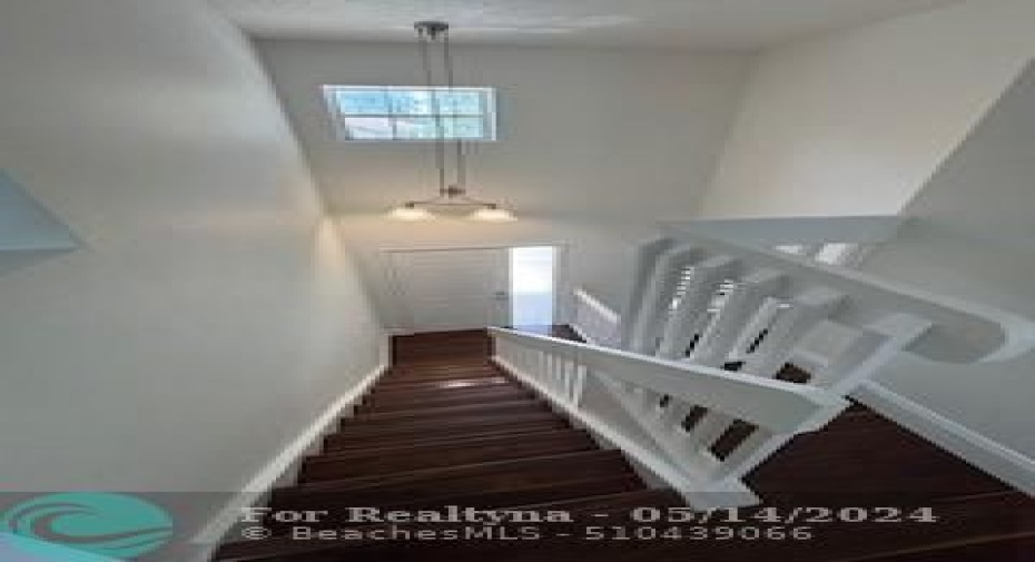 Laminate staircase