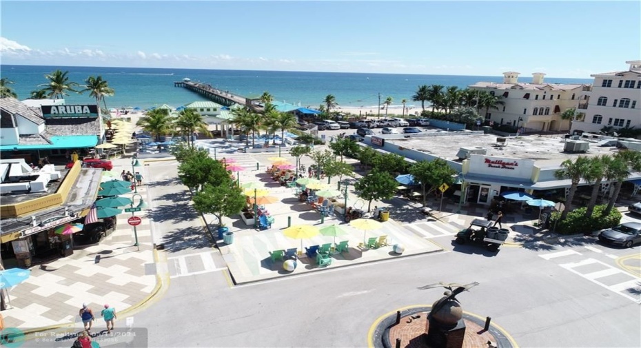 Downtown Laud-by-the-Sea just steps from Villas by the Sea